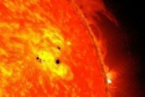 La NASA alerta de una mancha solar de grandes dimensiones