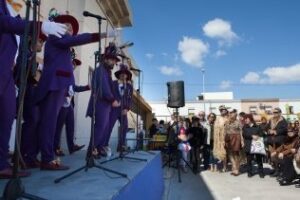 El barrio de Pescadores celebra su primera Callada Popular Carnanavalesca