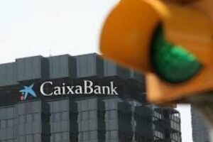 Santander, CaixaBank, Bankia, Sabadell e Ibercaja asumen parte de los costes que antes cobraban a los clientes