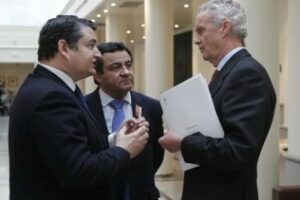 El ministro de Defensa anuncia la transmisión gratuita del Hospital San Carlos al SAS