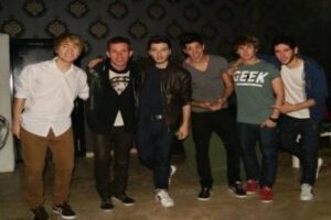 Las chicas "revolucionadas" con el concierto de Auyn en Algeciras