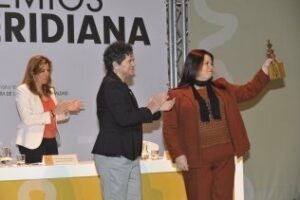María Oliva Corrales, patrona mayor de la Cofradía de Pescadores de Algeciras, recibe el premio Meridianas