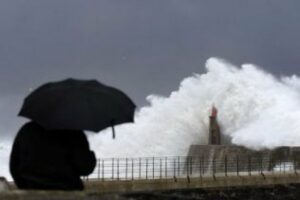 Canceladas todas las salidas marítimas desde el Puerto de Tarifa por temporal de viento de poniente