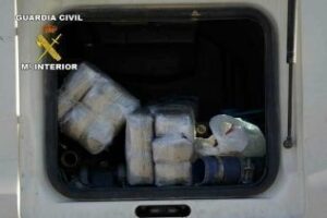 Detenida una persona en Algeciras con casi media tonelada de hachís oculta en el remolque de un camión