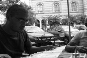 Stewart Mundini presenta "Consultas externas" en Alcultura