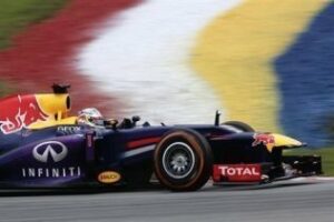Vettel consigue la 'pole' bajo el agua, por delante de los Ferrari de Massa y Alonso