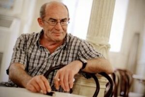 Juan Madrid y "Los hombres mojados no temen la lluvia" este miércoles en Algeciras