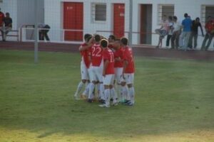 La mejor versión del San Roque sirve para ayudar al Algeciras