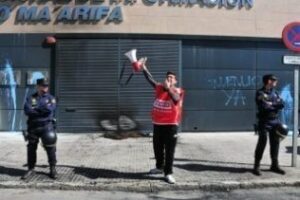 Los trabajadores de la pymes del metal en la provincia salen en manifestación en su segundo día de huelga