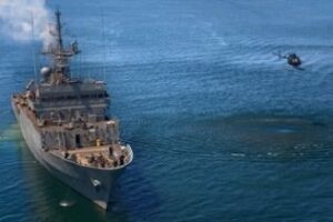 La Armada apresa un pesquero marroquí en Tarifa al encontrar redes a la deriva