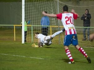 Análisis: El Algeciras gana con solvencia a Los Barrios y se distancia en el liderato