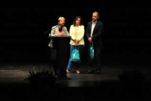 Muñoz da la bienvenida a los participantes en el VIII Encuentro del Alumnado Investigador