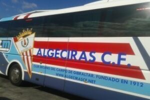 El Algeciras CF estrenará nuevo diseño en su autobús oficial para viajar a San Juan
