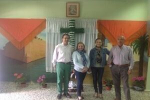 La Casa Regional de Ceuta en Algeciras monta su tradicional Cruz de Mayo