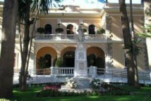 El luto oficial de La Línea se amplía un día más por la muerte del policía local Oscar Muñóz