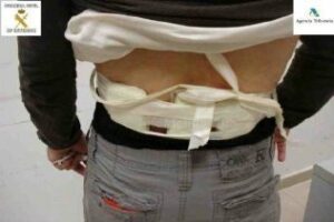 Cuatro detenidos por transportar droga en el cuerpo y adosada a la cintura