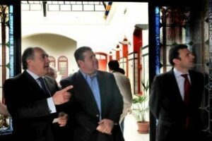 El alcalde recibe al Director General del Área Logística Tejana de Laredo