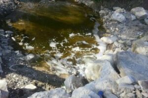 Detectado un vertido de lixiviados tras la rotura de una tubería