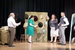 El alcalde felicita al grupo de teatro La Perseverancia" por la concesión del Premio Max