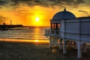 Fallece un hombre de 74 años arrollado por una embarcación mientras pescaba con su barca en La Caleta