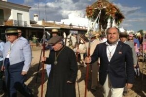 Landaluce estuvo en la presentación del Simpecado ante la Blanca Paloma