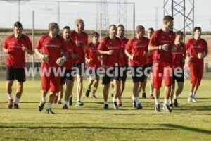 El Algeciras entrena en tierras salmantinas antes de partir hacia Cantabria