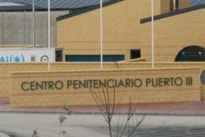 Prisión para un policía por traficar con inmigrantes