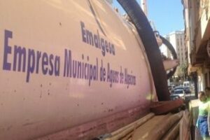 El Ayto resuelve el problema de suministro de agua en la calle del Trabajo