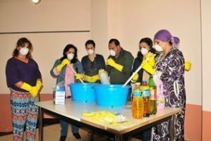 Victoria Kent impartió un taller de jabón con aceite reciclado