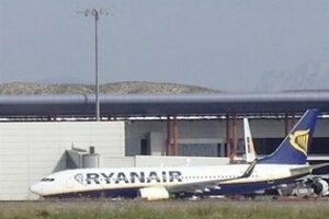 El avión del Tropezón sufre un retraso sin consecuencias para jugar del partido