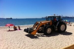 IU reclama un proyecto serio de regeneración integral de las playas