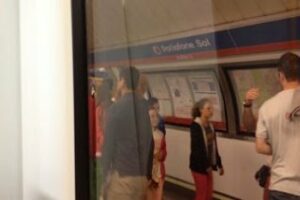 Absurdas| Vodafone Sol, un millón de euros; Pollafone Sol, no tiene precio