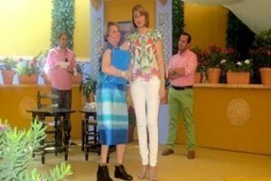 Pintor entrega los premios del certamen de microrrelatos organizado por Educación