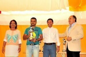 Trofeos para los campeones de las ligas municipales de fútbol-7 Andrés Mateo"