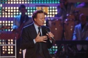 Julio Iglesias inicia su gira por España, que le llevará a Algeciras