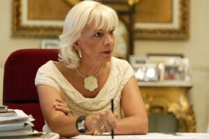 El personaje⇨ Teófila Martínez