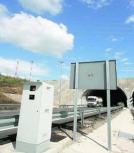 Una veintena de radares controla en Cádiz la primera operación salida del verano