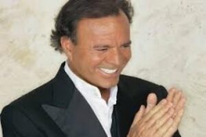 Julio Iglesias dará un concierto en Algeciras este verano