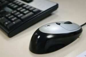 El raton llora la perdida de su inventor