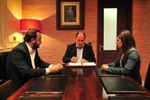 Firmado un convenio para promover un consumo responsable de bebidas alcohólicas