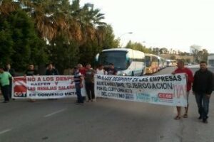 Manifestación por los trabajadores despedidos en la empresa Kaefer Proyesur