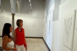 Retratos Andaluces" permanecerá en el Edificio La Caridad" hasta final de agosto
