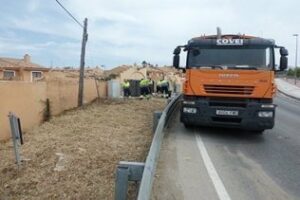 Terminan los trabajos de limpieza y desbroce en la carretera del Faro