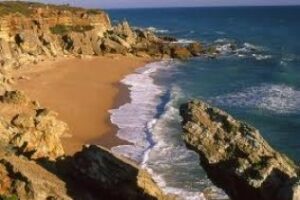 Rescatan un cadáver en Cabo de Roche y a un inmigrante que navegaba a bordo de una hinchable en Tarifa