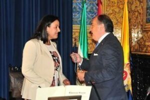 Laura Ruiz toma posesión del cargo de concejal