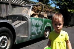 Absurdas| Una pequeña de 14 meses compró su primer auto por Internet