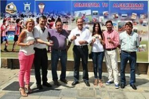 El alcalde apoya la campaña de captación de socios y abonados del Algeciras C.F.