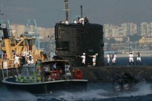 El Tireless se va hoy de Gibraltar tras ser reparado