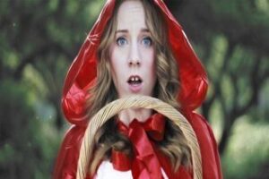 Exposición Caperucitos" de Sadie Ansara ART en Algeciras