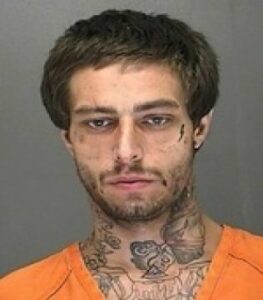 Asi va el mundo... A la cárcel por sentarse en la cabeza de su bebé ya que se negaba a dormir"